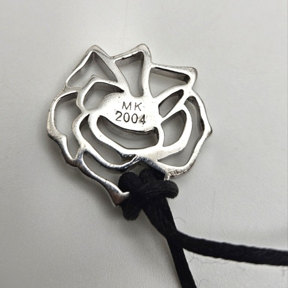 ๐ข3/$19๐ข MK 2004 Rose Pendant on Black Cord Necklace Michael Kors - Picture 5 of 5